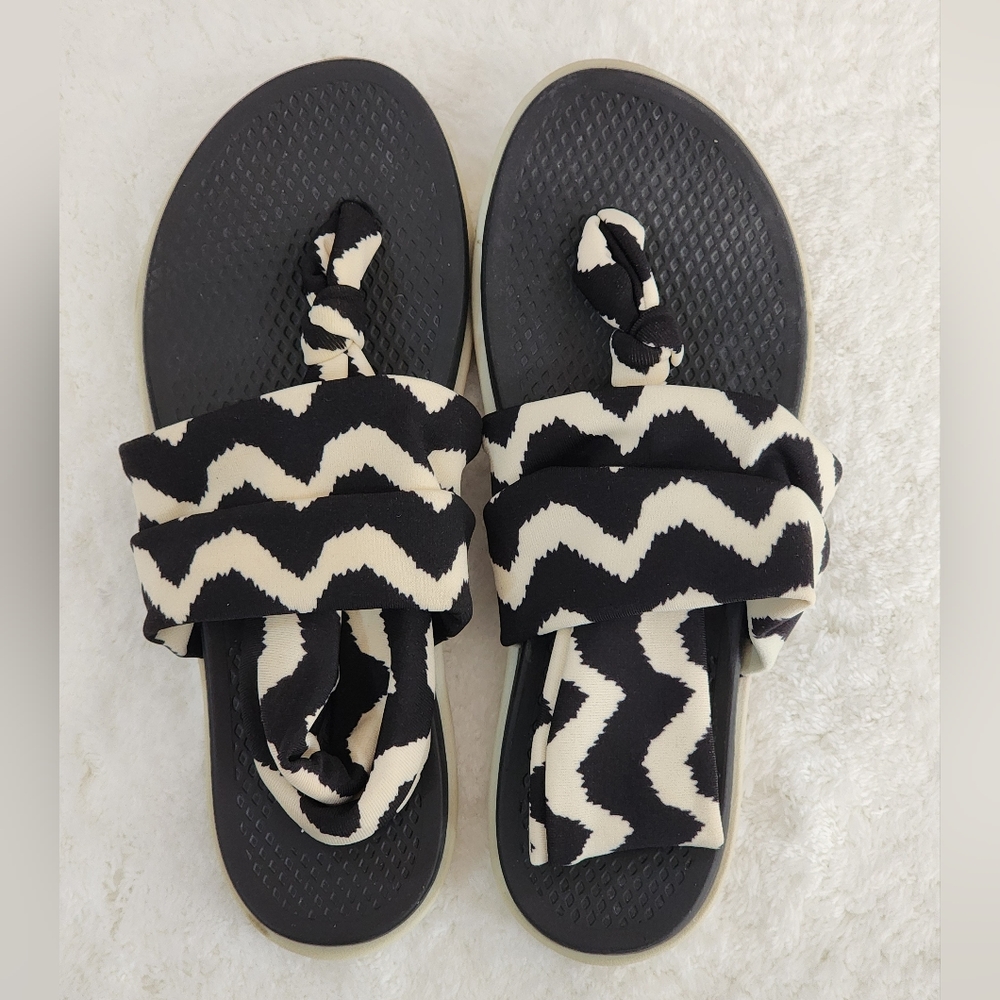NWOT Women's Black & White Zigzag Dirty Laundry Sling Back Sandals, Size 6